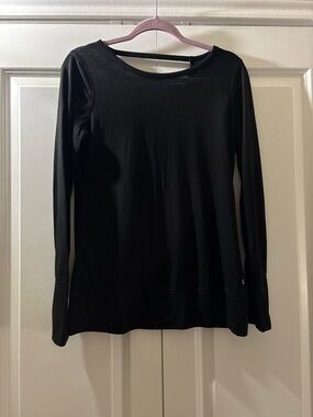 GAP Black Long-Sleeve Women’s Tee